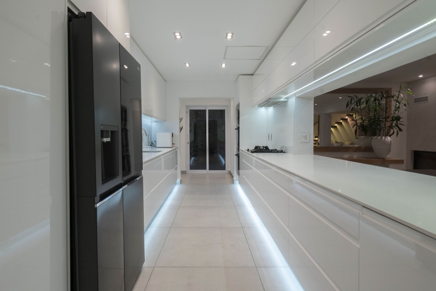 To Let 4 Bedroom Property for Rent in Llandudno Western Cape